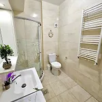 Marcony Seaview Mamaia