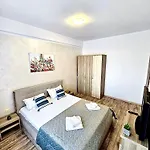 Marcony Seaview Mamaia