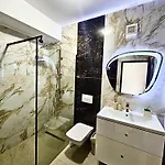 Marcony Seaview Apartment Mamaia