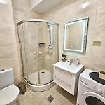 Marcony Seaview Mamaia