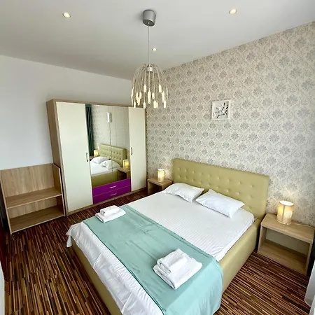 Marcony Seaview Mamaia