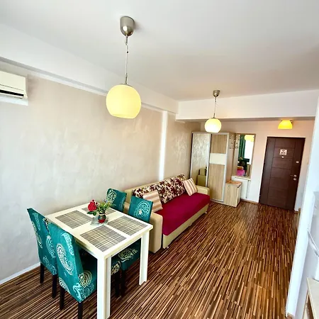 Marcony Seaview Mamaia