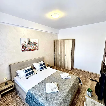 Marcony Seaview Mamaia