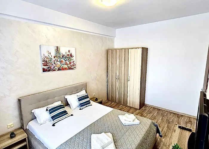 Marcony Seaview Mamaia